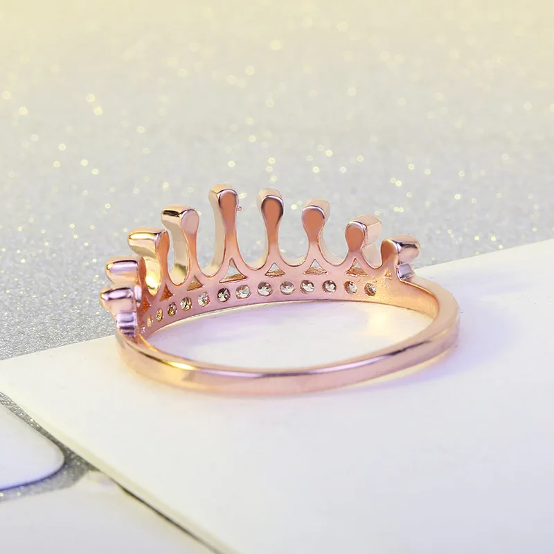 Женское кольцо с короной Anillos цвета розового золота круглой огранкой и