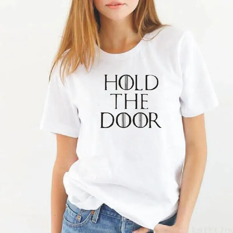 Женская футболка с надписью Hold The Door Повседневная круглым вырезом и буквенным