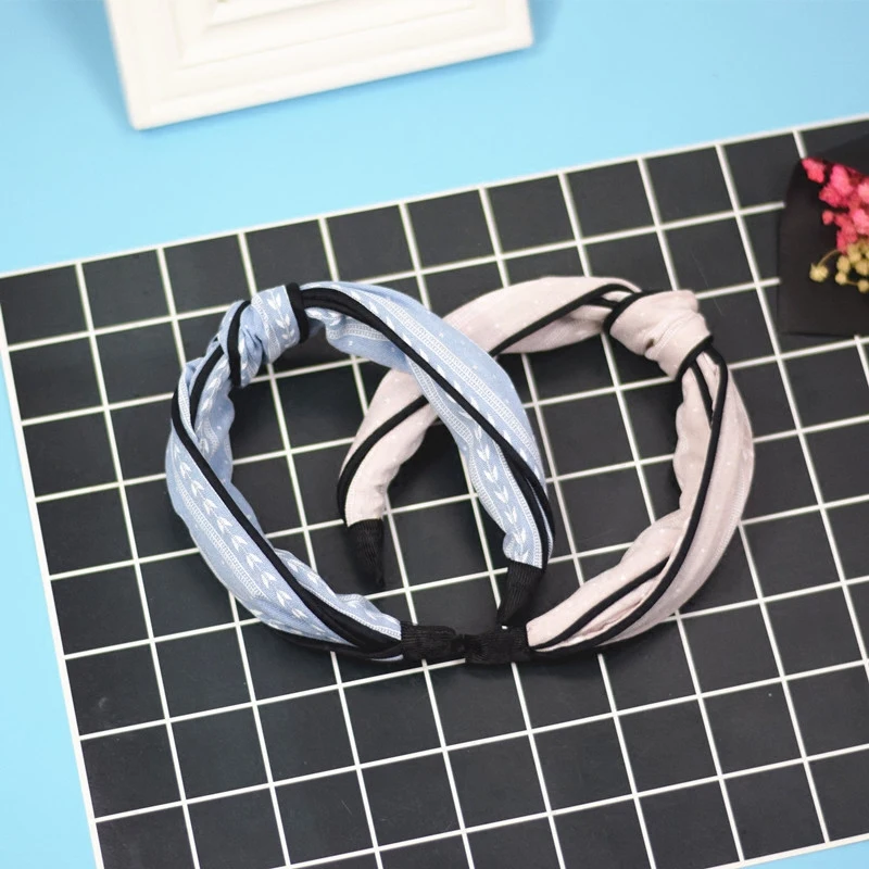 Autumn and winter hair accessories High-end simple leaf stripe middle knot headband Retro wide edge skid |