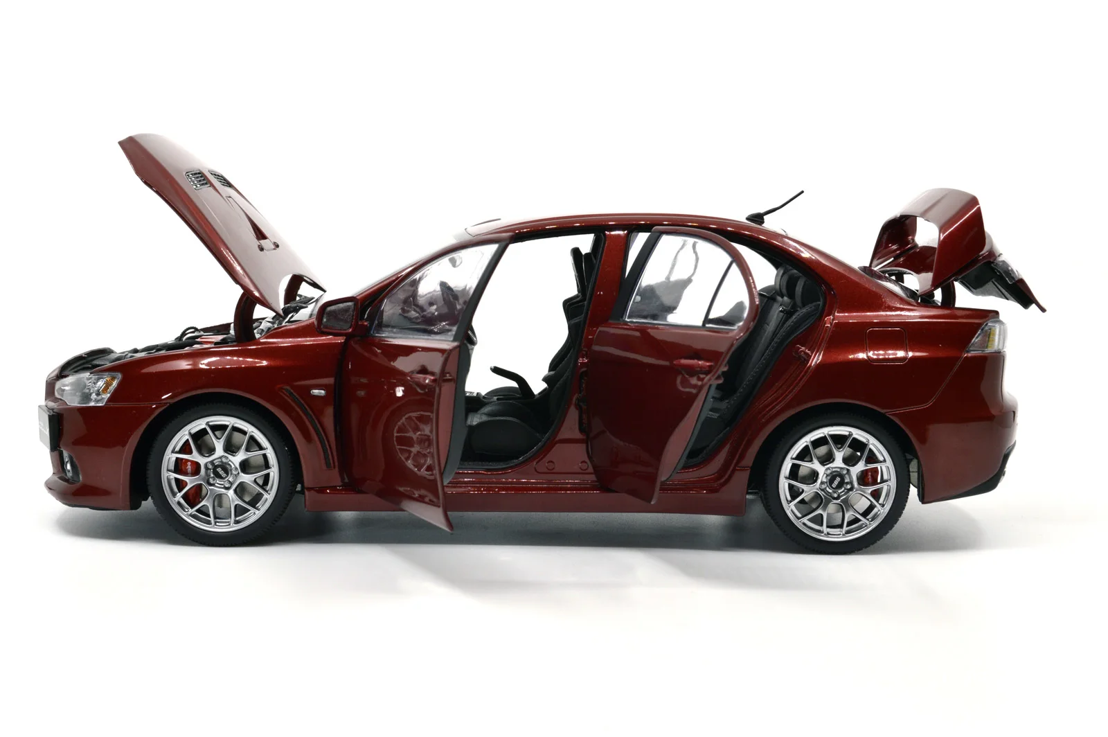 Модель Paudi 1/18 1:18 Масштаб Mitsubishi Lancer EVO X Красный литой модельный автомобиль двери открыть руль справа