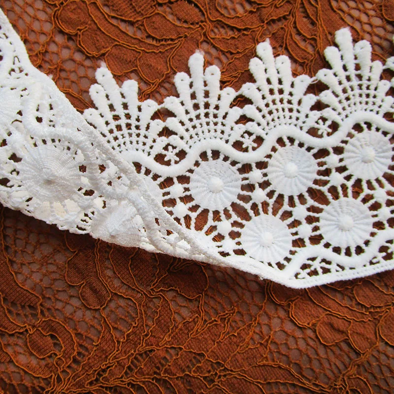 Кружевная лента с цветами 85 мм французская белая для украшения стола занавески