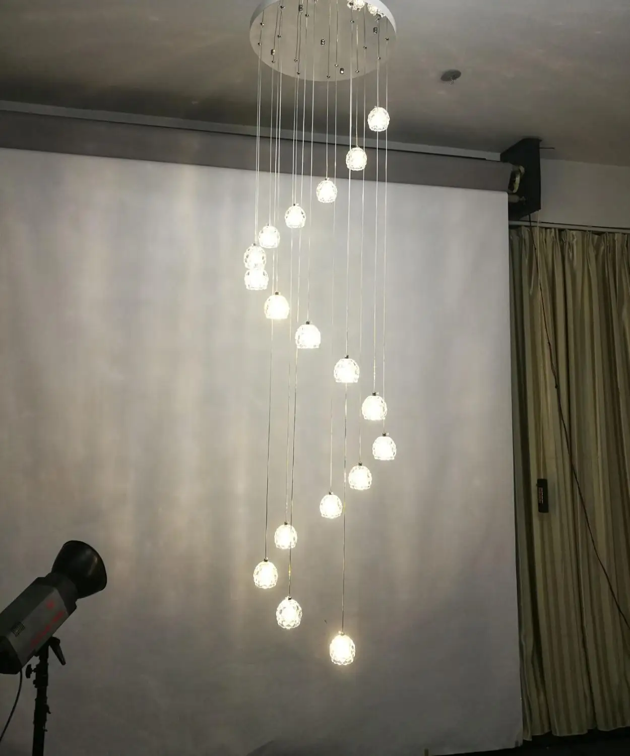 売る 現代の Led 大階段のシャンデリアの照明器具ライトハンギングロングロフトガラスボールシャンデリアスパイラルコード