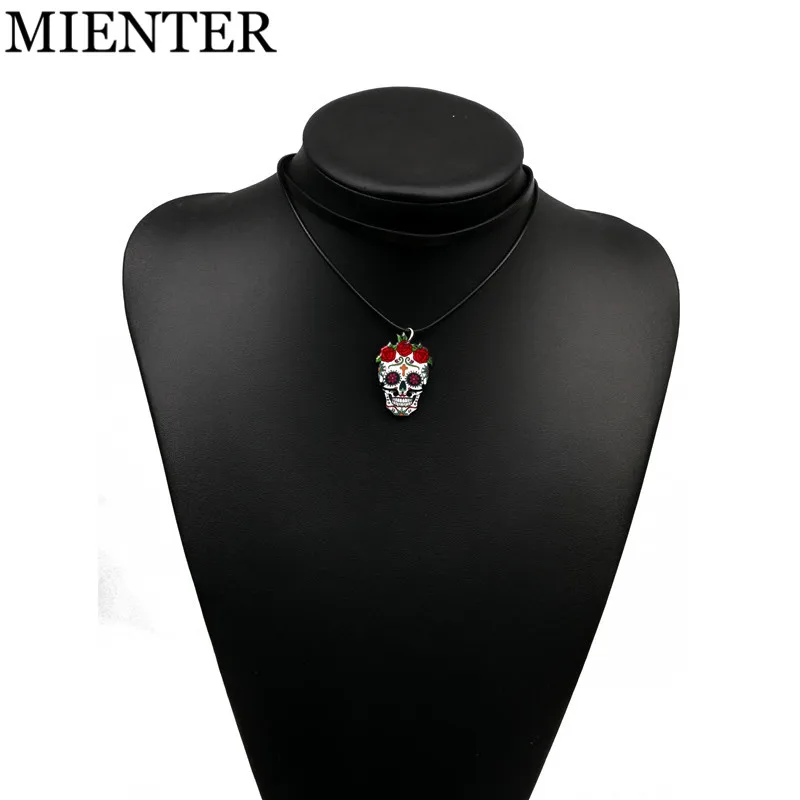 Для женщин рука держит розы череп акриловые ключицы Цепочки и ожерелья s Подвески