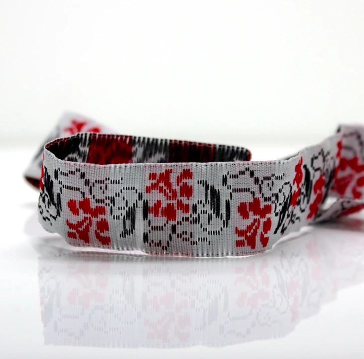 Жаккардовая лента с цветочной вышивкой 2 см| |