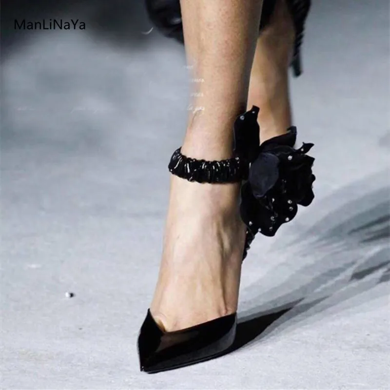 Женские лакированные туфли лодочки на каблуке шпильке с V образным