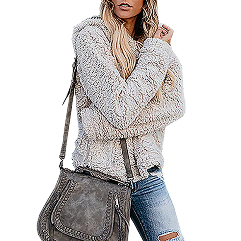 Очень мягкое и теплое пальто из искусственного меха абрикосового цвета Женское с