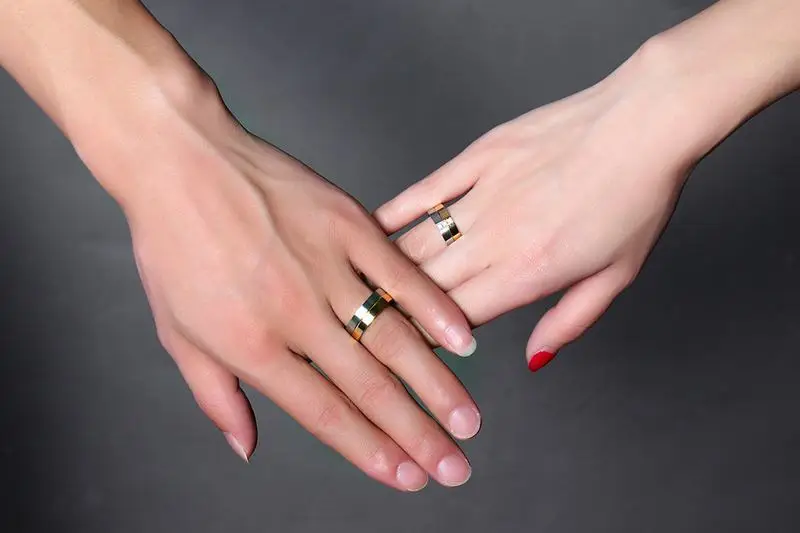 Мужское и женское кольцо из нержавеющей стали 7 мм набор золотистого