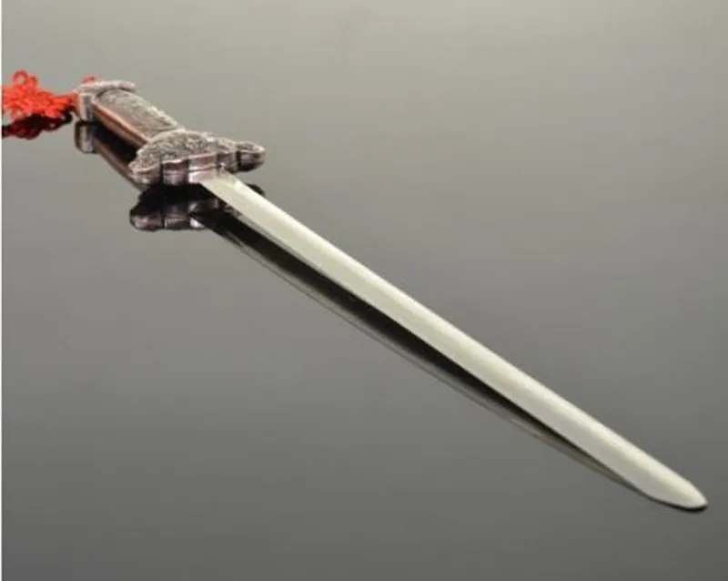 Супер-глотание меча-магические фокусы иллюзии крупным план карта ментализм