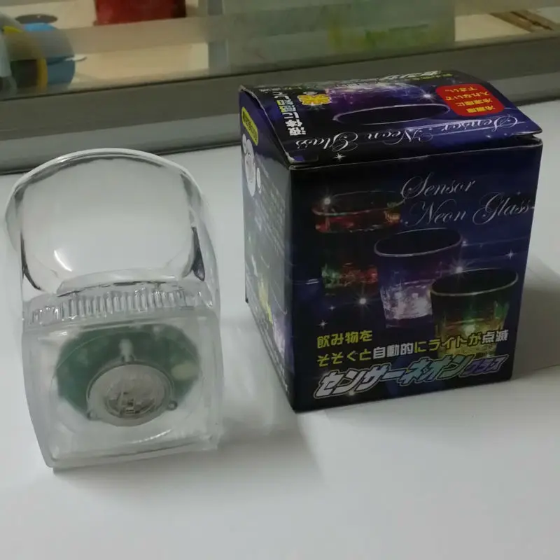 Бесплатная доставка 2 шт./лот 10 унций Индуктивная светодиодная кружка для вина