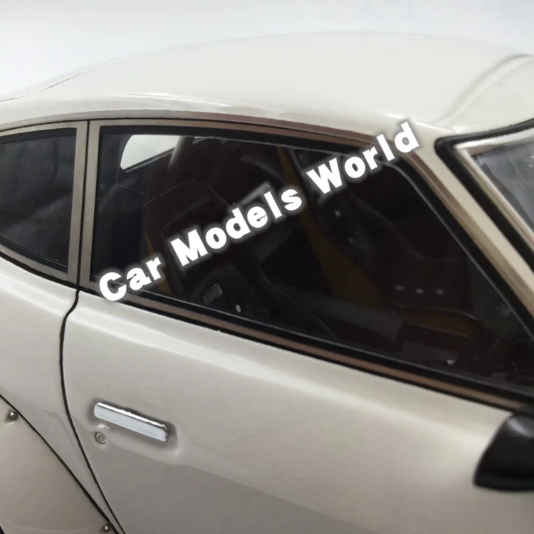 Полимерная модель автомобиля для IG-Model Fairlady Z(S30) 1:18(белый)+ маленький подарок