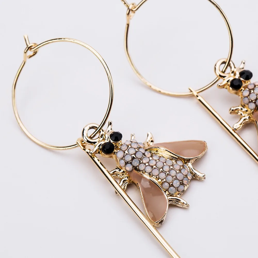Nihaojewelry Romantic Lovely Bee Pendant Earrings Pearl Long Metal Circle for Women Fashion Accessories | Украшения и аксессуары