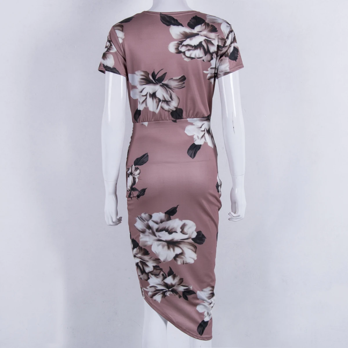 Женское платье с цветочным принтом глубоким v образным вырезом и рюшами