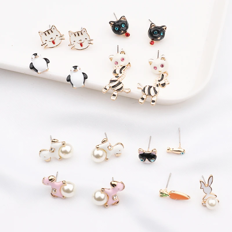 Женские серьги гвоздики с мультяшным котом асимметричные Стразы в виде милого