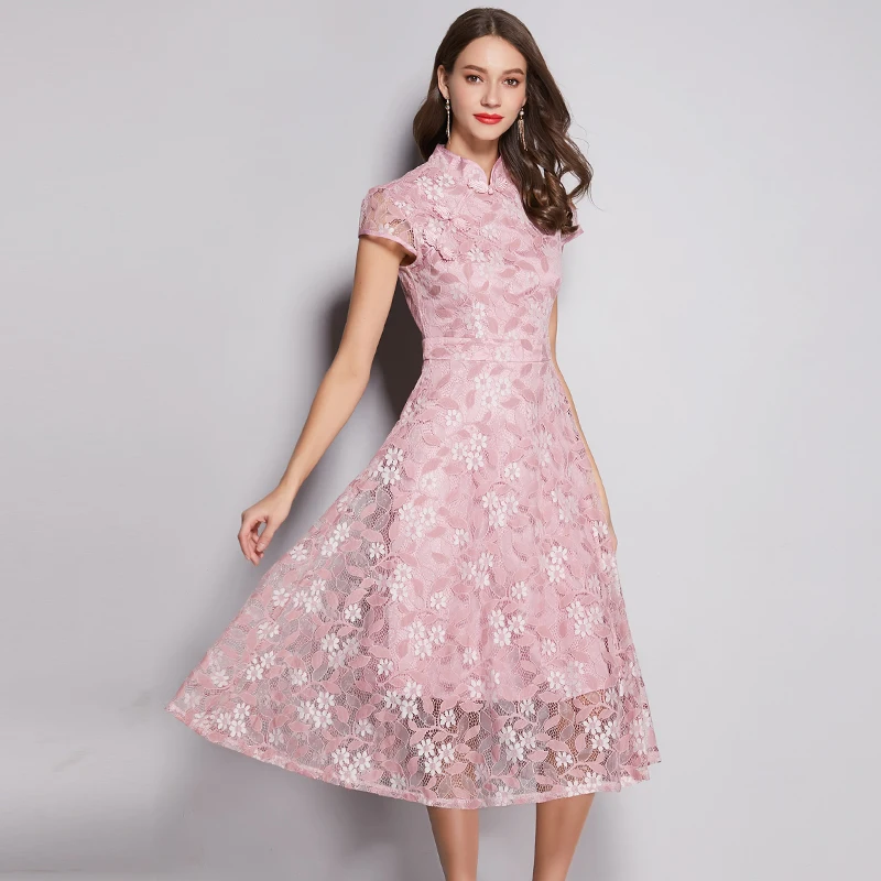 Женское платье с цветочным принтом длиной до щиколотки и воротником