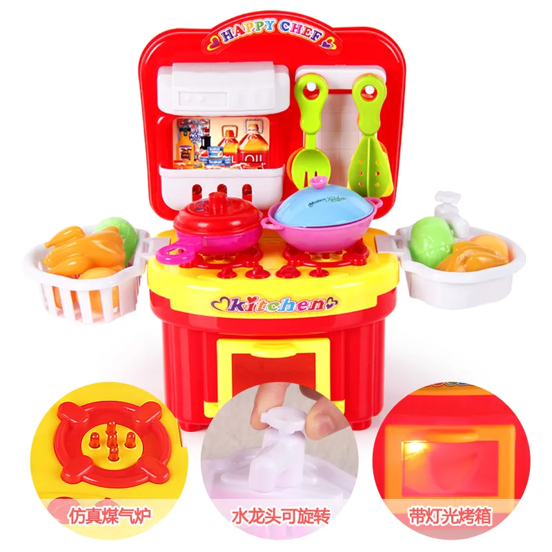 Дети играют дома игрушки девочки кухонных игрушек посуды столовые приборы