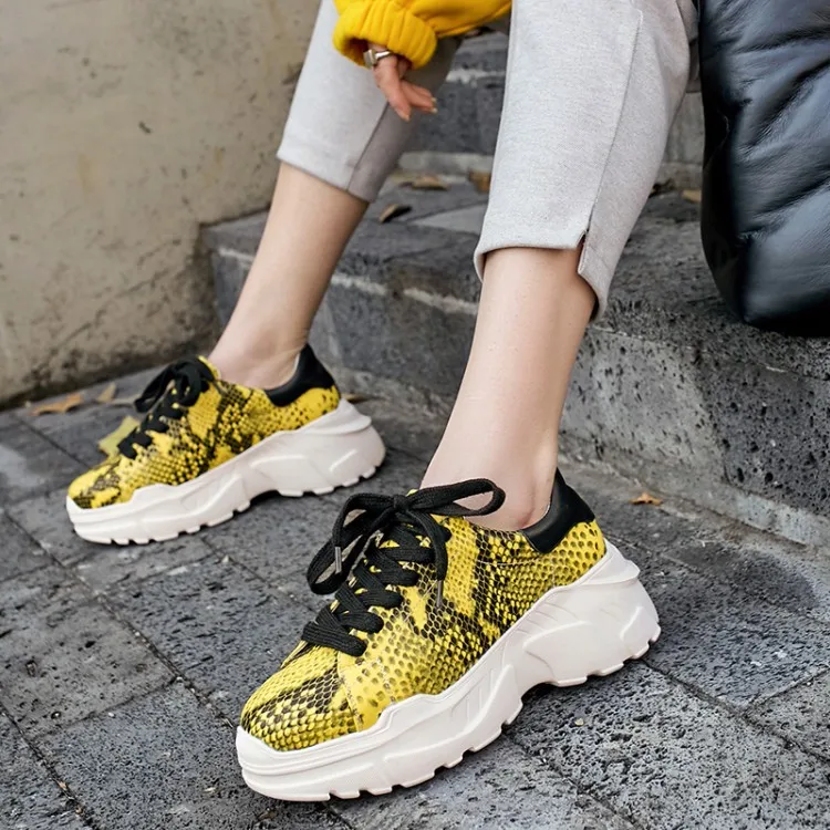 MLJUESE 2019 модные кроссовки змеиная кожа лента желтые на шнуровке осень весна Лоферы