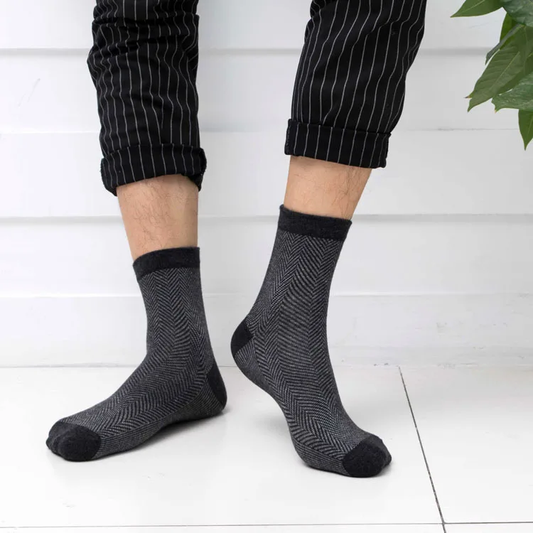 PEONFLY men Cotton Man Day Single New Resist Rise The Ball Thin Strips Grain Business Affairs Leisure Male Socks odd future