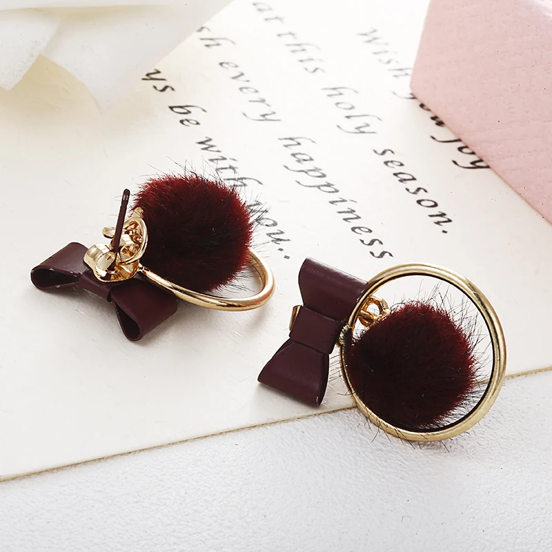 Милые плюшевые серьги гвоздики с бантом красный/белый цвет милые в Корейском