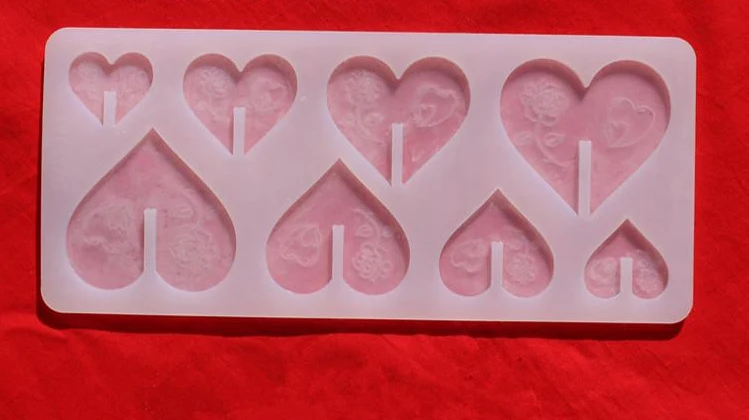 Стерео сердца могут быть объединены вместе шоколада plug in окружающий край