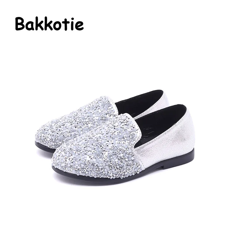 Серебристый Bakkotie/Новинка года; сезон осень; модная блестящая обувь на плоской подошве для маленьких девочек; детская черная обувь; детская брендовая обувь для отдыха; мягкие симпатичные лоферы с блестками - Цвет: Серебристый