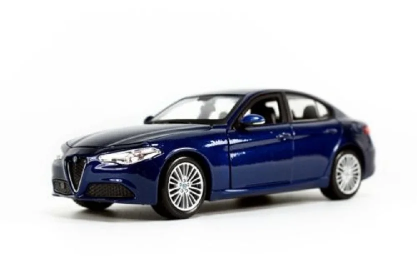Bburago 1:24 Alfa Romeo Giulia литая модель спортивный гоночный автомобиль игрушка в коробке