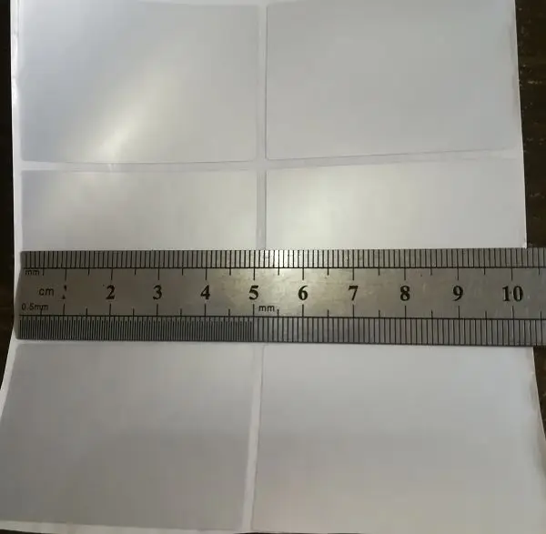 Термопереводные этикетки герметичные клеящиеся бумажные бирки 50x35x2500