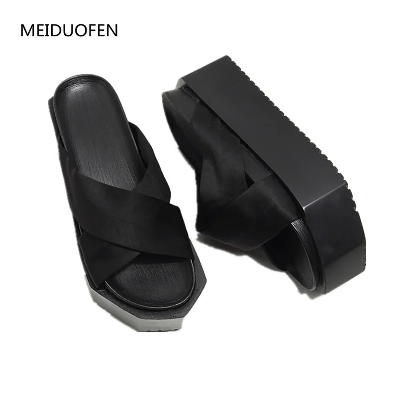 Летняя женская обувь шлепанцы на платформе пляжные вьетнамки танкетке высоком