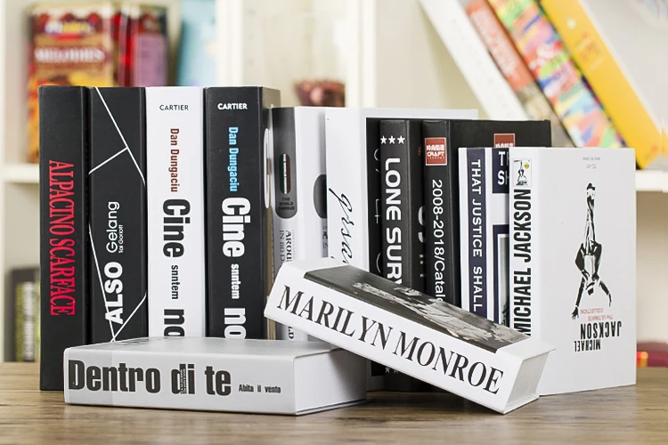 Простой современный фальшивого книги украшения моделирование кафе американо