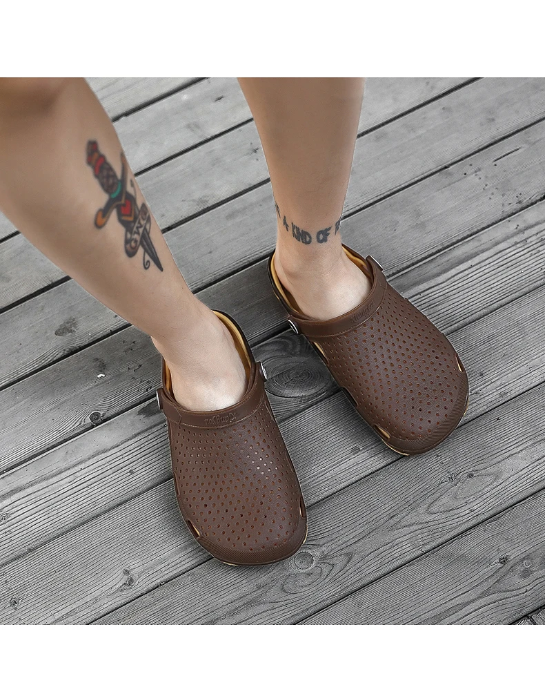 Crocse Comfortable Men Pool Sandals Summer Outdoor Beach Shoes men Slip On Garden Clogs Casual Water Shower Slippers Indoor