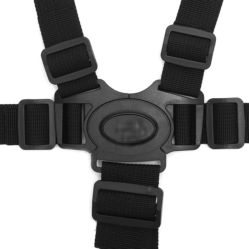 По уходу за ребенком имеется откидной столик аксессуары для машины ремень