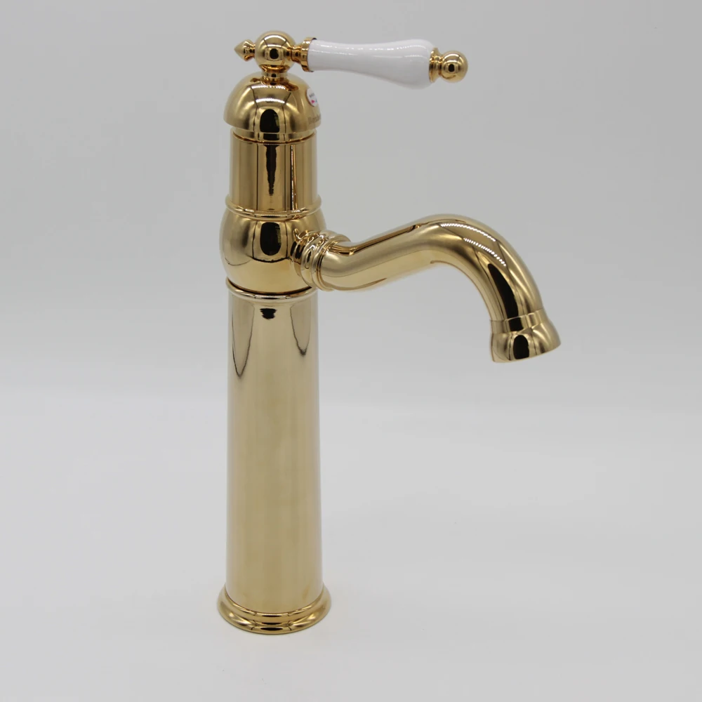 Классический смеситель для умывальника в форме человека золотого цвета