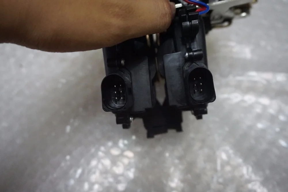 Бесплатная доставка 2 шт. задний левый + правый дверной замок механизм для VW GOLF BORA