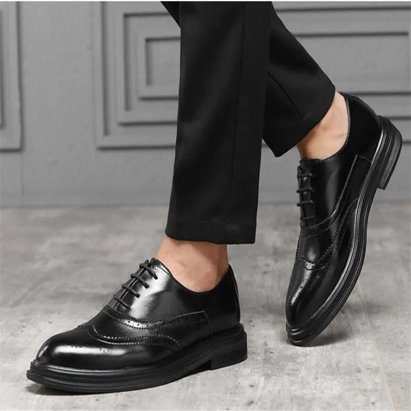 

2019 New Retro Bullock Shoes Design Men Business Formal Shoes Pointed Toe Party Dress Shoes Top Men Oxford Office Shoes