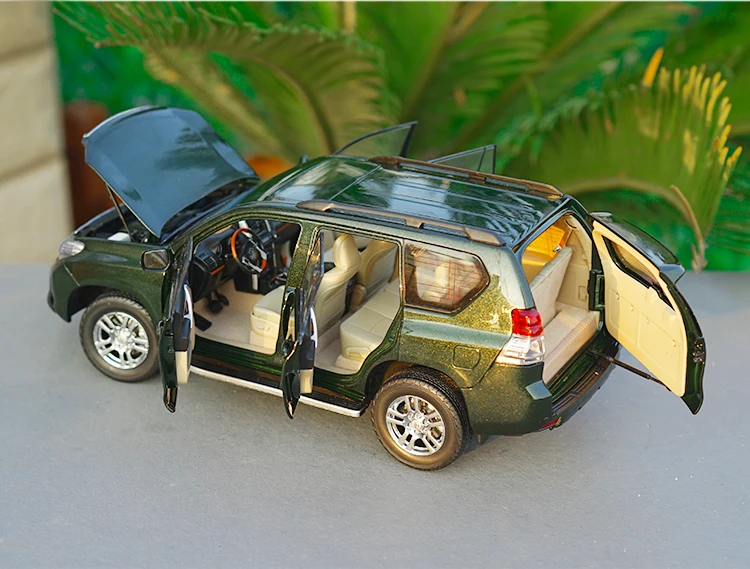 Литья под давлением 1/18 Toyota Land Cruiser Prado модель автомобиля SUV игрушек зеленого цвета