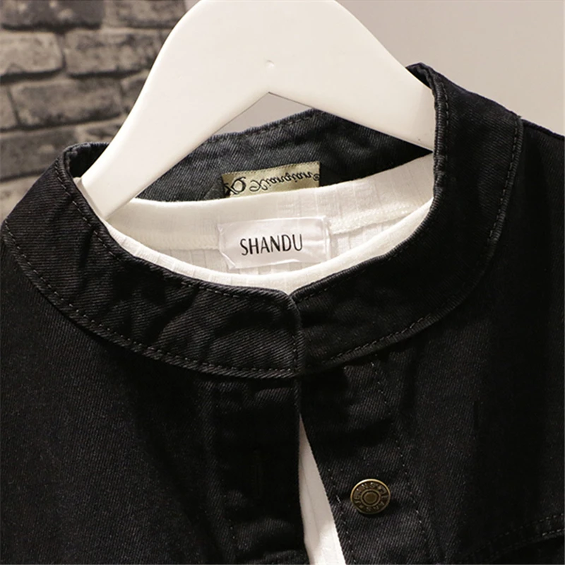 Женская джинсовая куртка с длинным рукавом