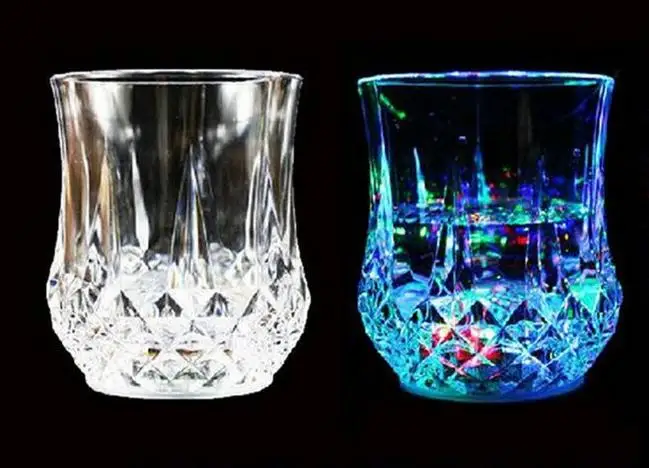 10 Шт./лот Новинка Рождество Световой Игрушки Чашка Модель 9.5 СМ RGB Датчик Жидкости