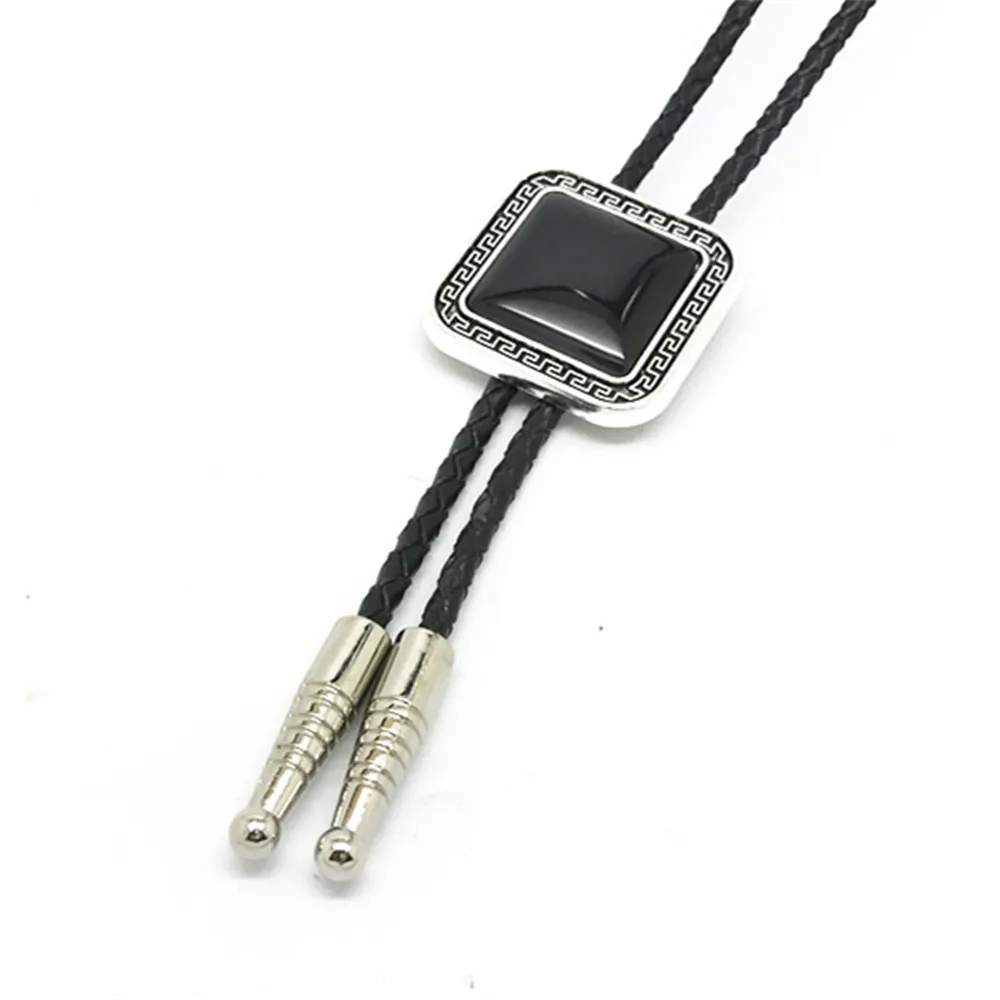 В 2017 году новейшая версия кожаного ремешка тотемного узора галстука из