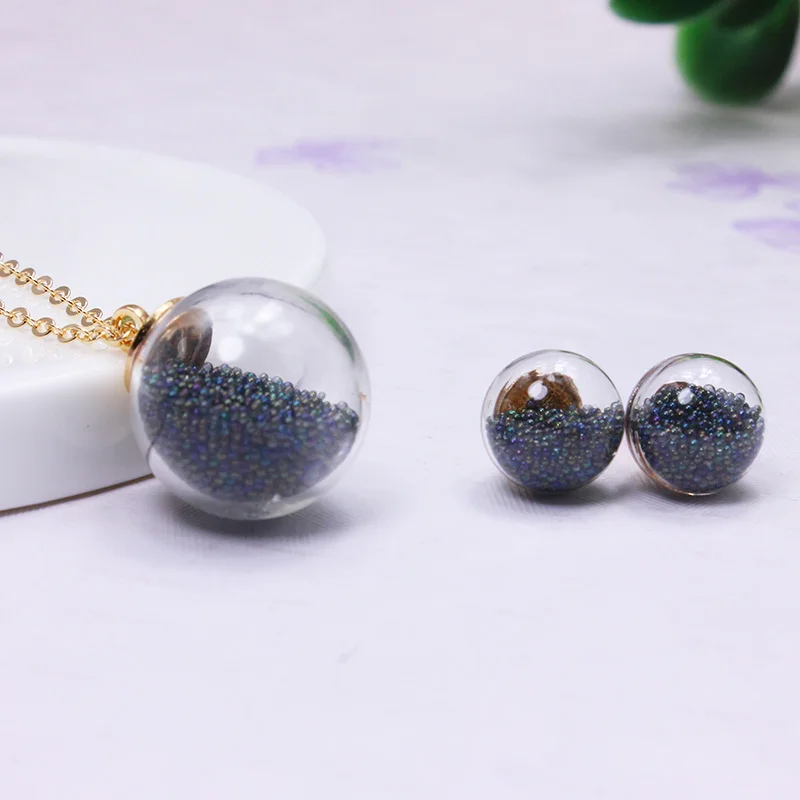 Женский комплект украшений с бусинами из сережек-гвоздиков и подвески