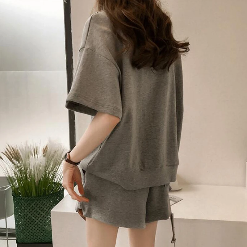 Летний корейский 2019 новый спортивный костюм из 2 предметов женский топ и шорты