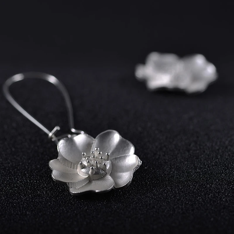 Новейшие женские белые милые цветочные серьги-капли для женщин длинные висячие