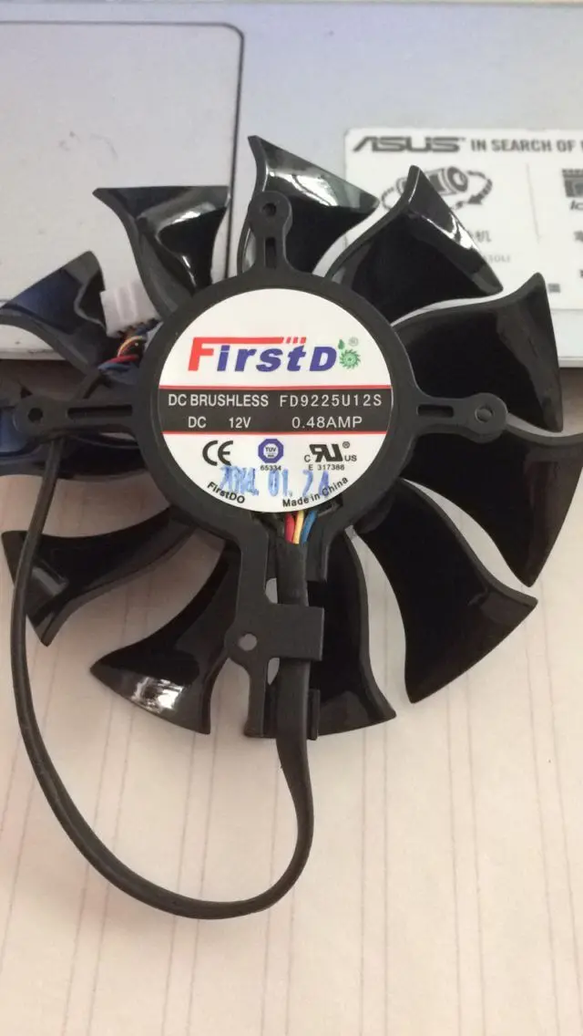 

Sapphire HD5830 HD6870 6790 graphics card fan FD9225U12S