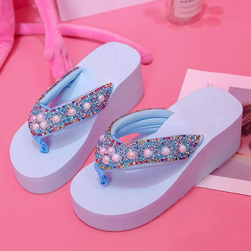 HEE GRAND/Новинка 2019 года сезон лето однотонные Сланцы на высокой танкетке с бусинами