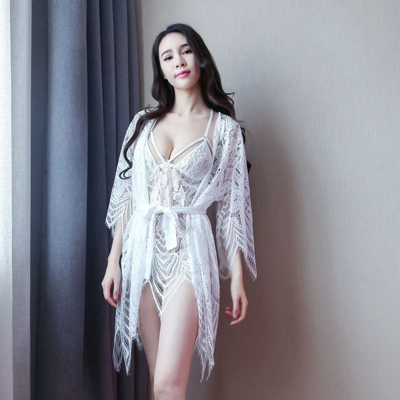 Женская ночная рубашка сексуальная чрезвычайно соблазнительная на бретелях