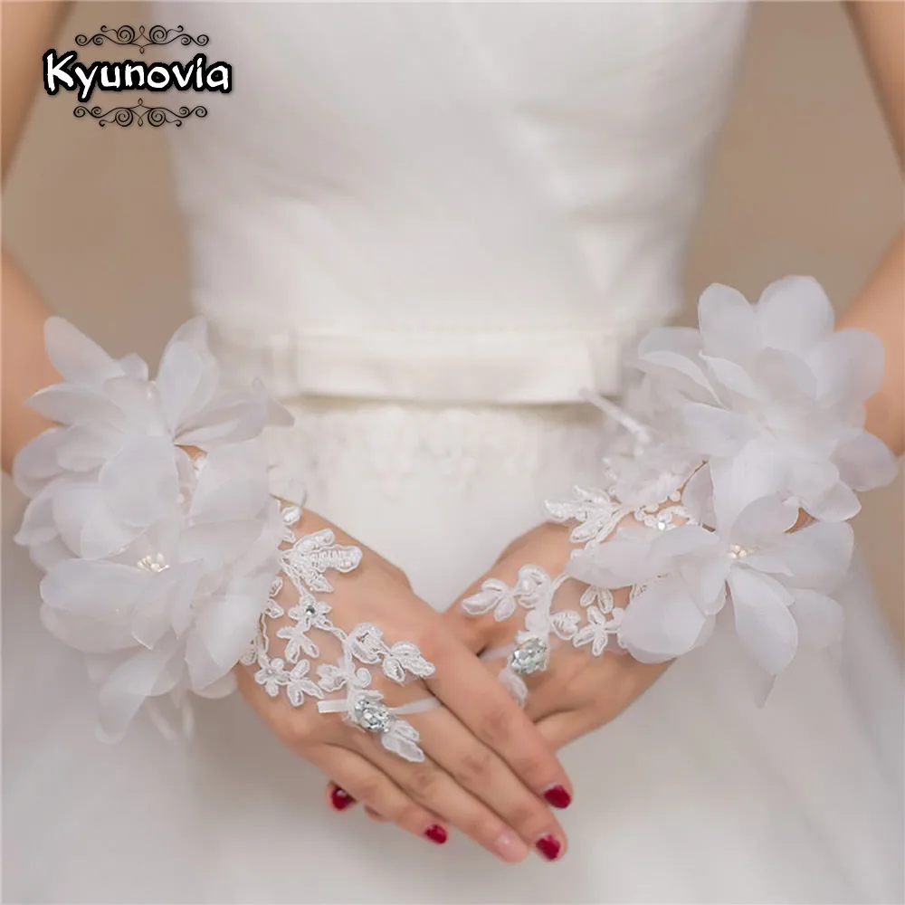 Женские перчатки для выпускного вечера Kyunovia красные белые с цветочным