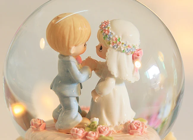 Romantic wedding gift spin floating snow crystal ball music box creative birthday to send girls particularly practical | Дом и сад