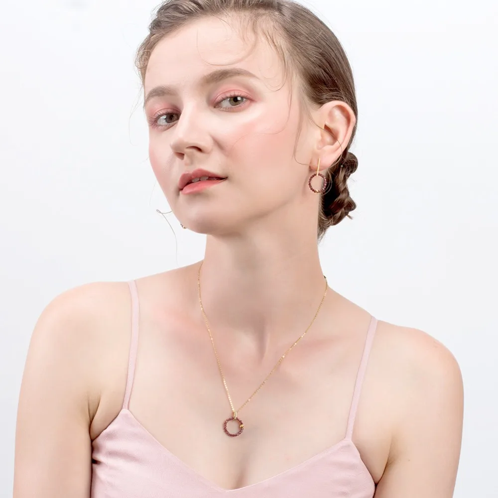 ORSA JEWELS Серебро 925 женское ожерелье круглый кулон красный камень гранат 18 K позолоченная цепочка Ювелирные изделия из стерлингового серебра OSN154