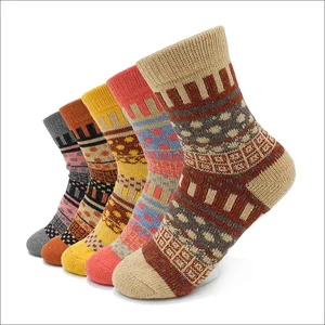 Зимние теплые кашемировые носки для женщин, теплые вязаные носки, повседневные красочные полосатые дизайнерские утепленные носки для девочек