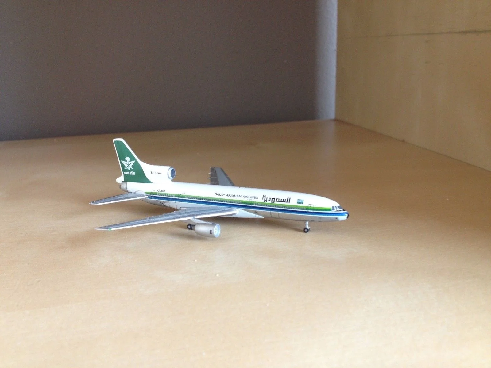 1:500 Saudia Airways 1011-200 HZ-AHA модель самолета