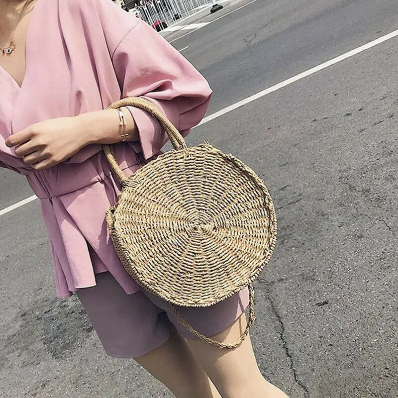 Женская круглая соломенная сумка мессенджер плетеная лоза из ротанга в стиле