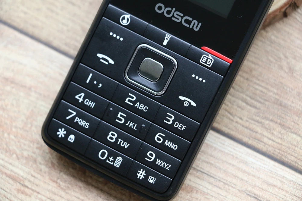2G GSM Разблокировка мини-светильник с двумя sim-картами WhatsApp Быстрый вызов Bluetooth FM русская клавиатура Бар Мобильный телефон четырехдиапазонный